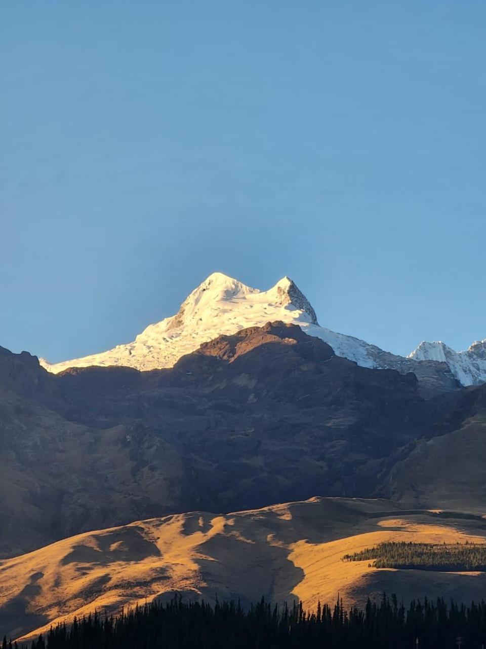 Lhotse Hostel B&B Huaraz  Esterno foto