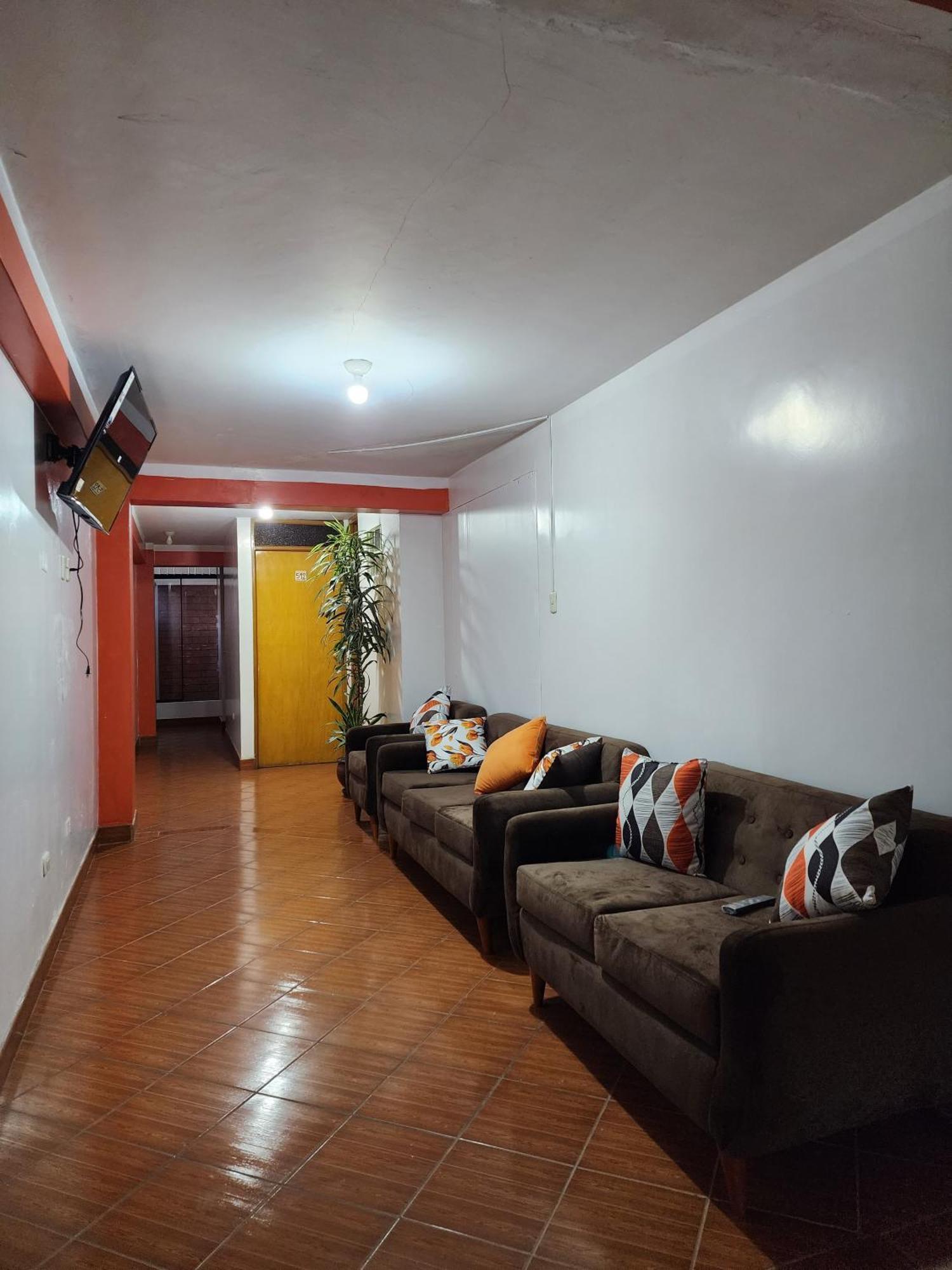 Lhotse Hostel B&B Huaraz  Esterno foto