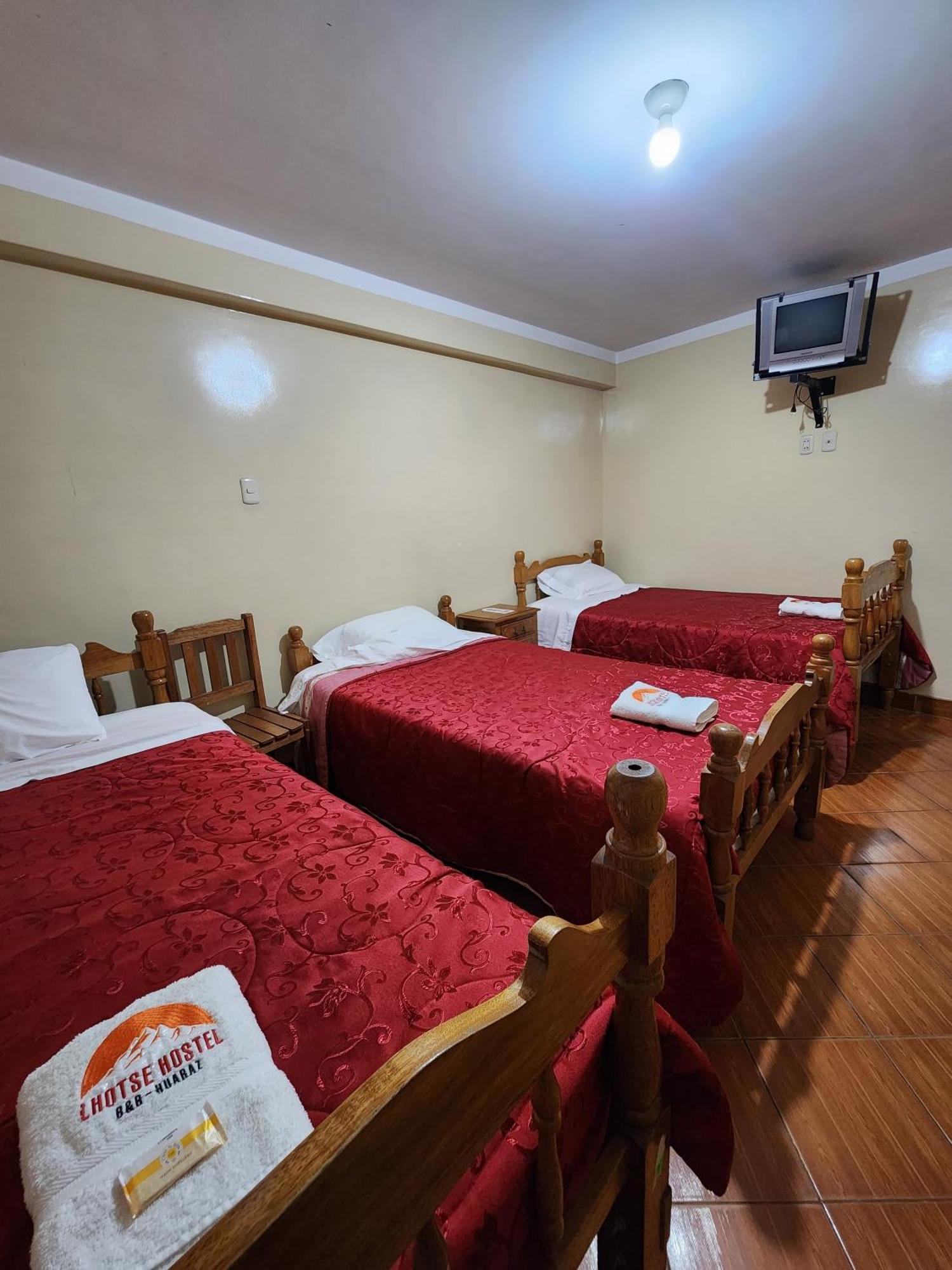 Lhotse Hostel B&B Huaraz  Esterno foto