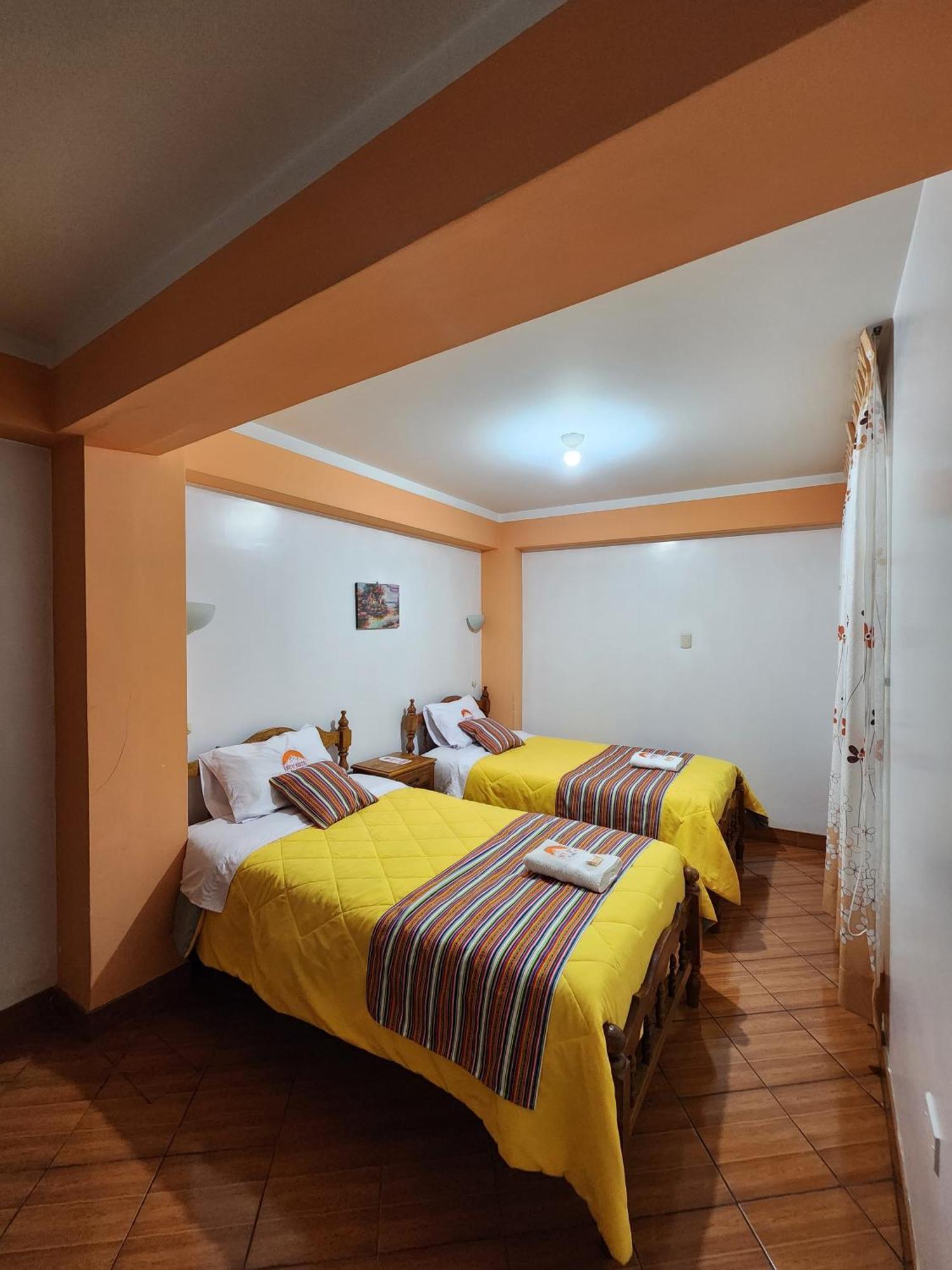 Lhotse Hostel B&B Huaraz  Esterno foto
