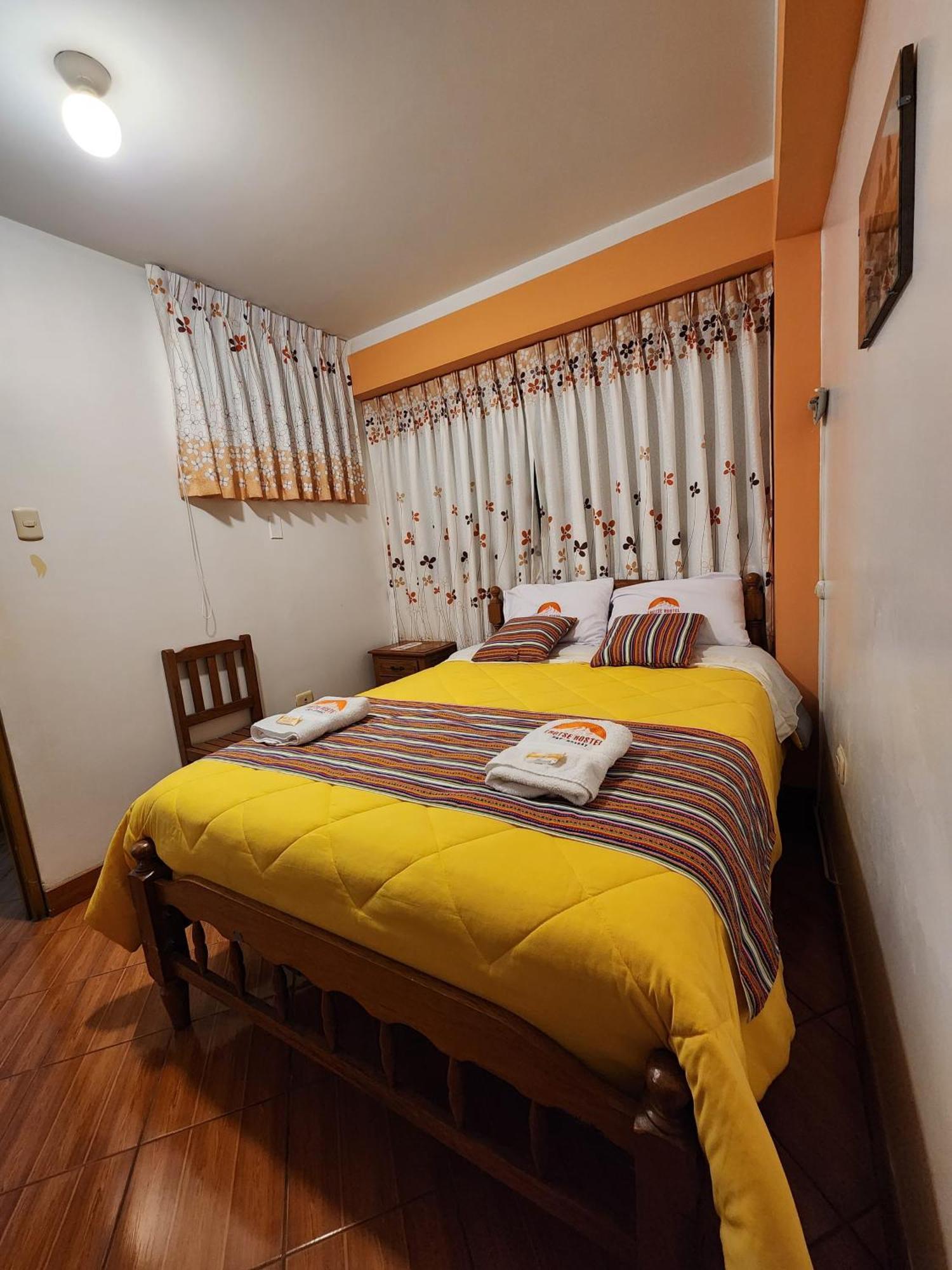 Lhotse Hostel B&B Huaraz  Esterno foto