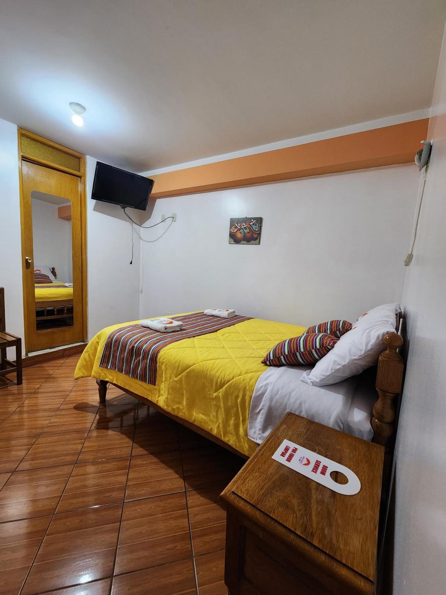Lhotse Hostel B&B Huaraz  Esterno foto