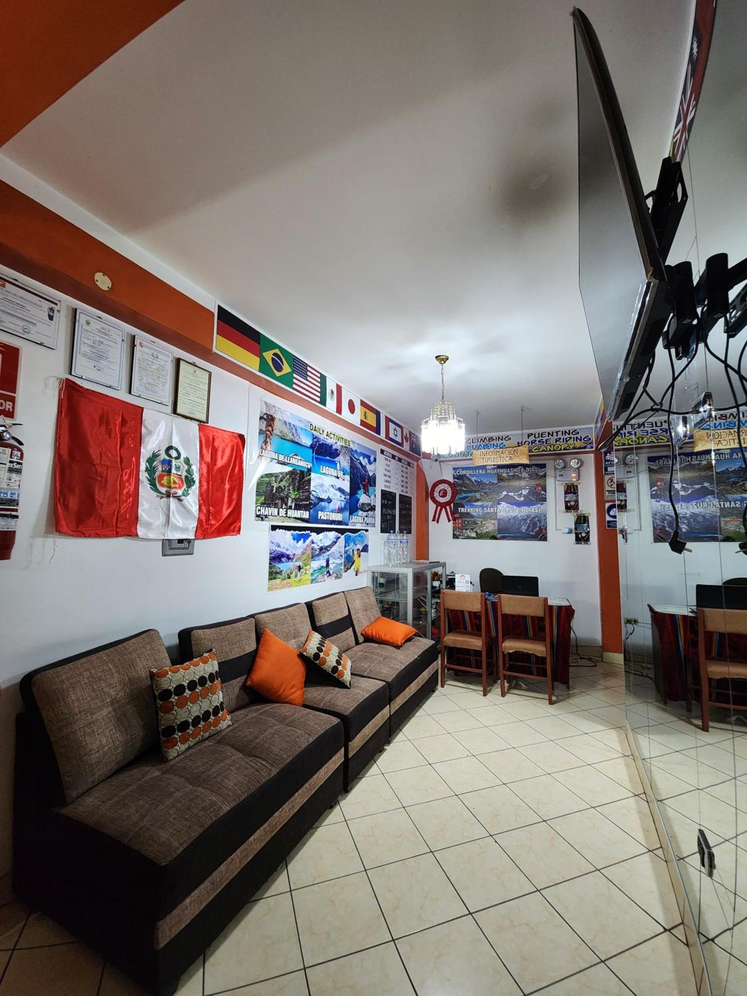 Lhotse Hostel B&B Huaraz  Esterno foto